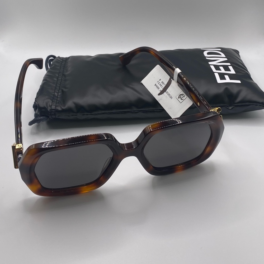 Fendi FE401391 Sunglasses 53-19-135 Tortoiseshell Grey Lenses Sunglasses NWT - Picture 2 of 5